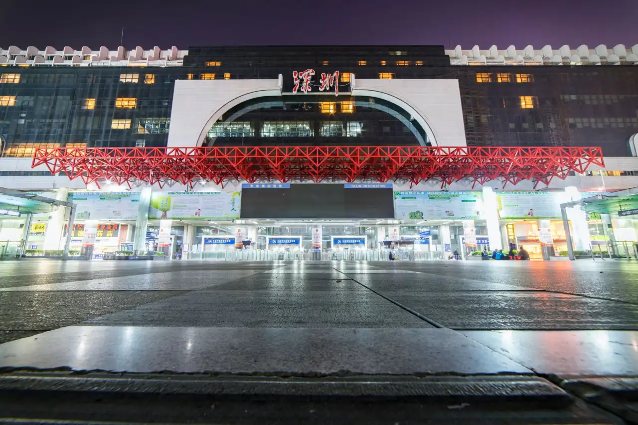 东北地区工矿灯选型指南：节能LED替代传统金卤灯的关键参数对比