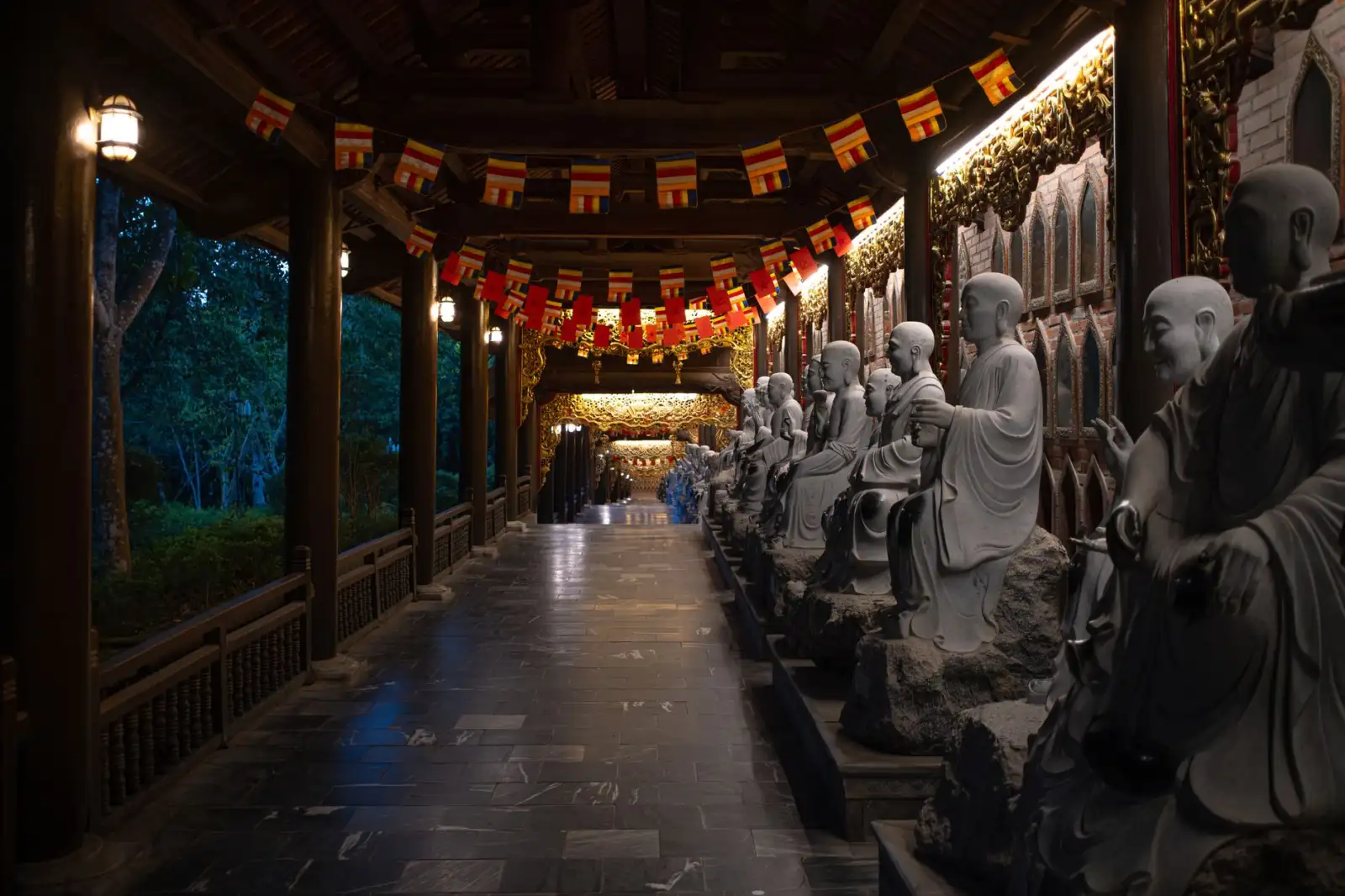东北严寒地区工矿灯选型要点与节能照明方案设计